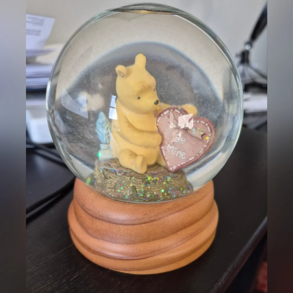 Disney Snow Globe Winnie The Pooh Valentine's Day 
